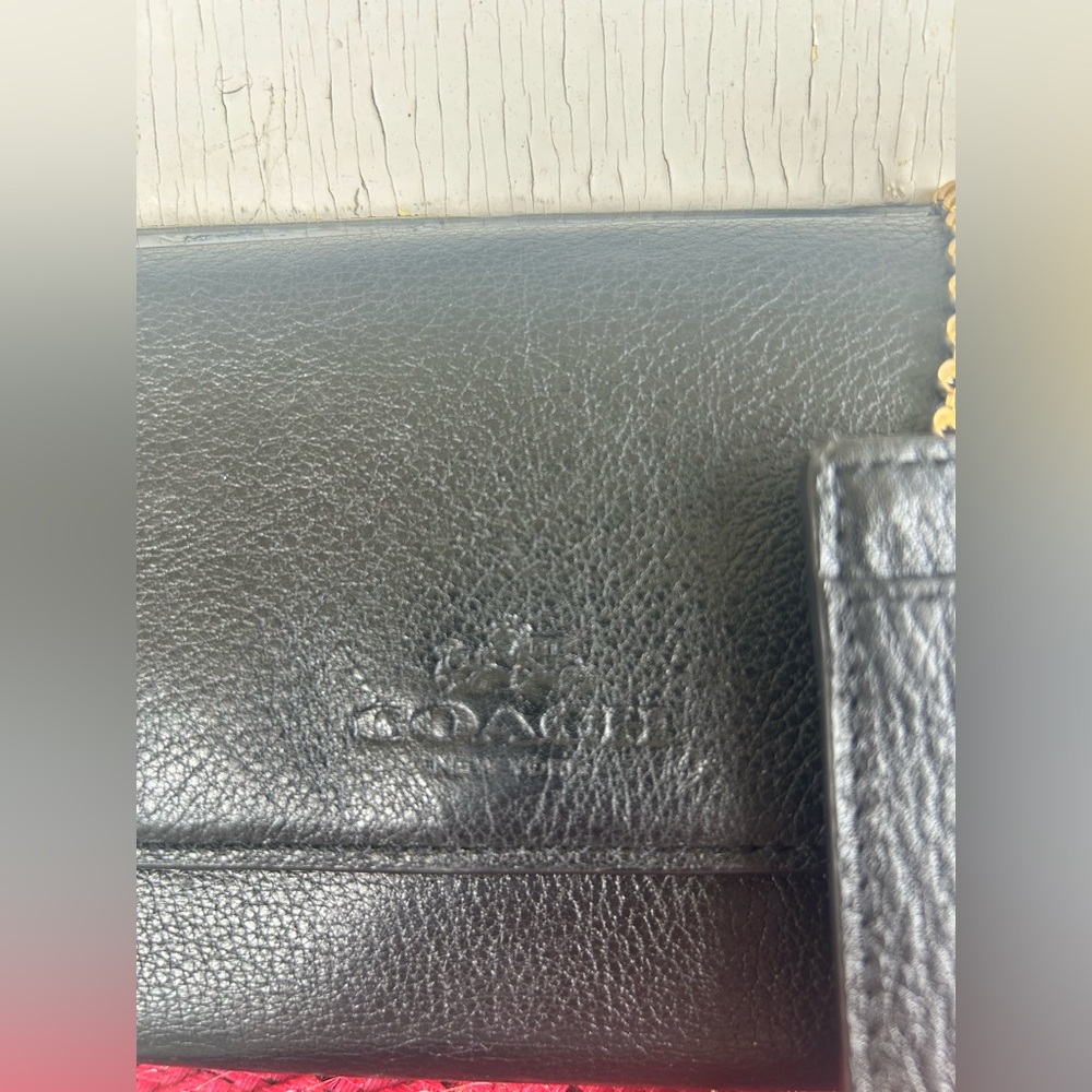 COACH BLACK LEATHER TRIFOLD WALLET WITH PEBBLED LEATHER LANYARD. LIKE NEW! - Picture 4 of 12